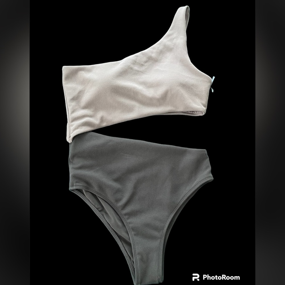 Unbranded NWOT Cutout One Shoulder Swimsuit